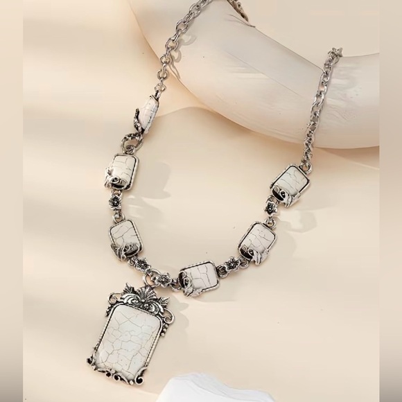 Jewelry - Western Necklace Elegant Silver and White Turquoise Necklace Cowgirl Style